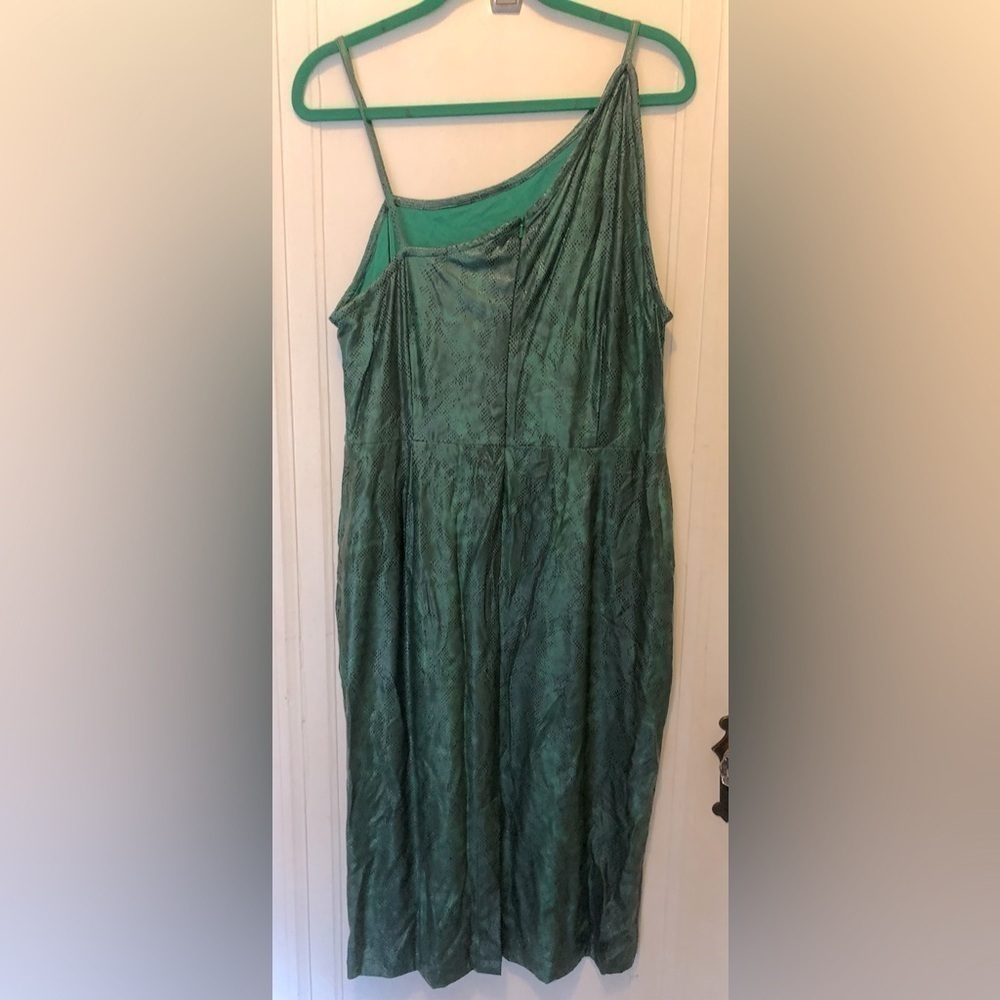 NWT Tatyana 2X 2XL Green “Nagini” Snake Print Dress One-Shoulder - Picture 4 of 7